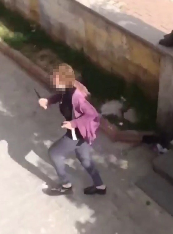 Gaziantep’te kadınların bıçaklı sopalı kavgası kameraya yansıdı
