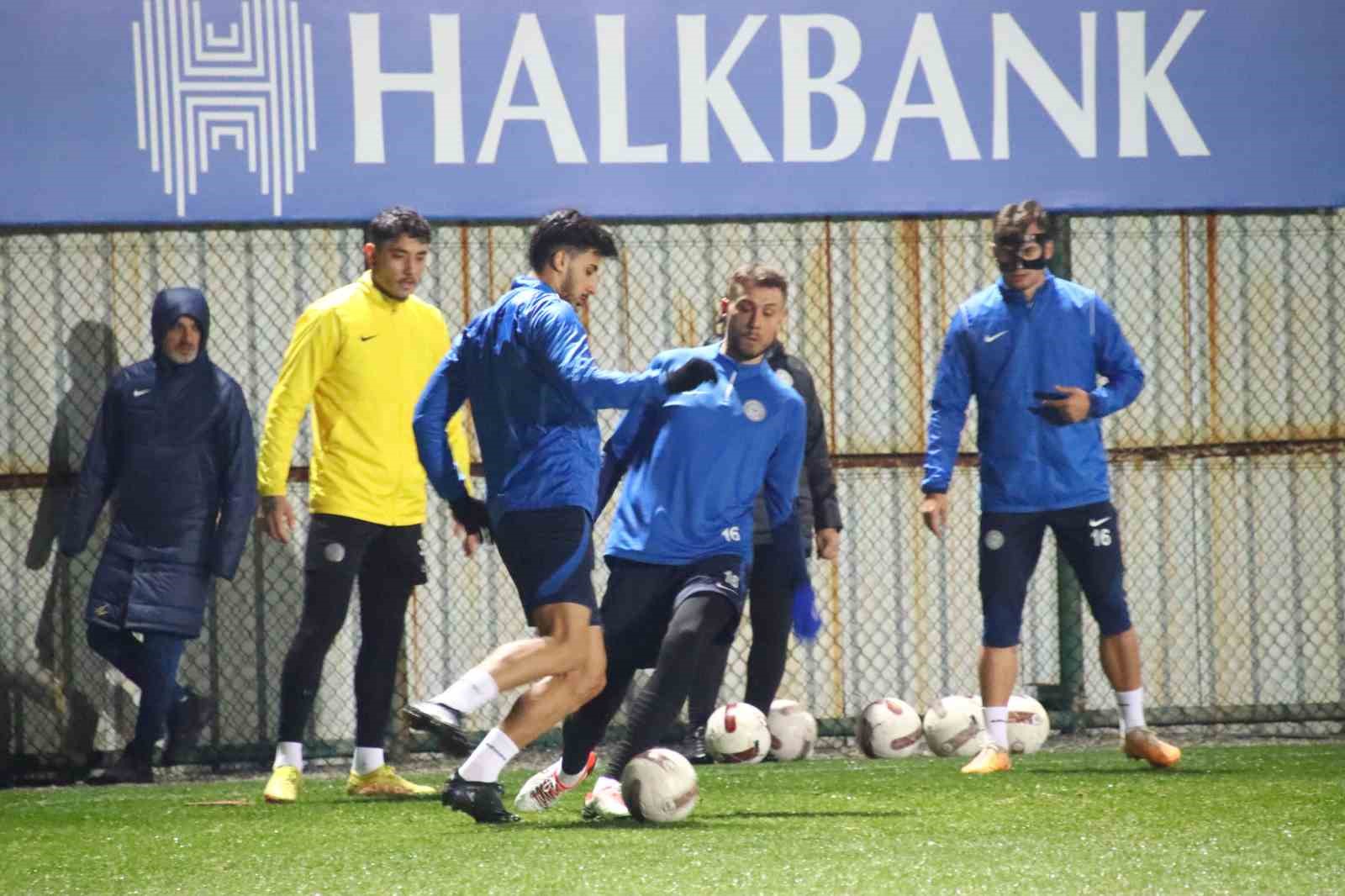 &Ccedil;aykur Rizespor, Konyaspor ma&ccedil;ı hazırlıklarına başladı
