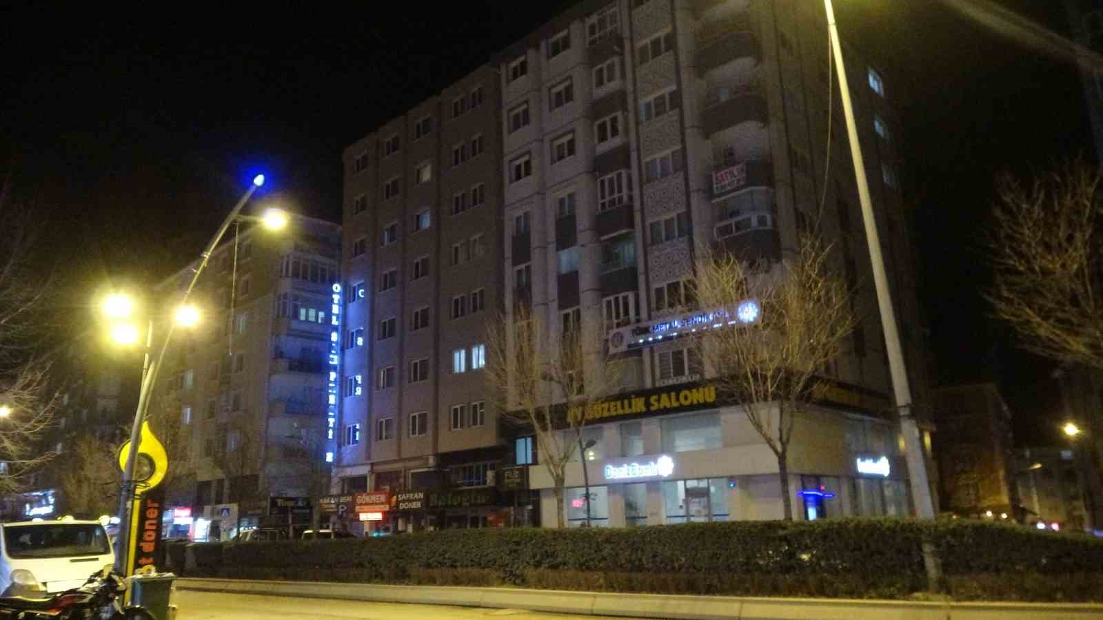 22 yaşındaki genç, otel odasında ölü bulundu
