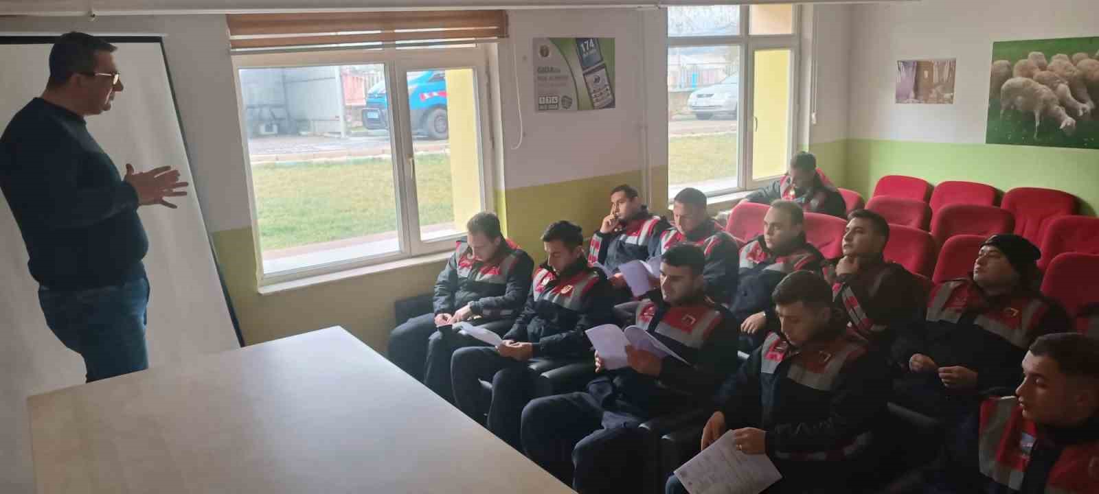 Altıntaş’ta Veteriner Hekimler kolluk kuvvetlerine eğitim verdi