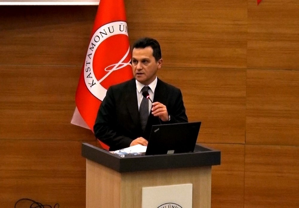 Prof. Dr. Kalınlı: &rsquo;G&uuml;n&uuml;m&uuml;zde elde edilen bilgiler &ccedil;ok hızlı bir şekilde yenileniyor&rsquo;
