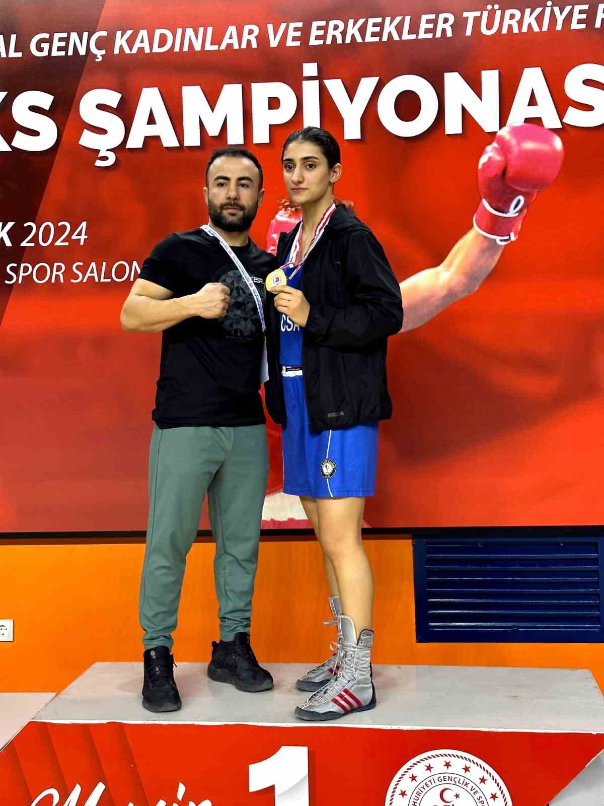 Cizre Fen Lisesi &ouml;ğrencisi, boksta T&uuml;rkiye Şampiyonu oldu
