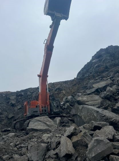Şırnak&rsquo;ta k&ouml;m&uuml;r ocağında operat&ouml;r, &uuml;st&uuml;ne d&uuml;şen kaya par&ccedil;aları sonucu yaralandı
