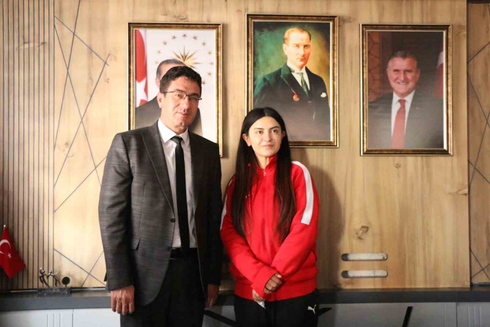 Niğdeli sporcu İşitme Engelliler Taekwondo Milli Takım Seçmeleri’nde 2’inci oldu
