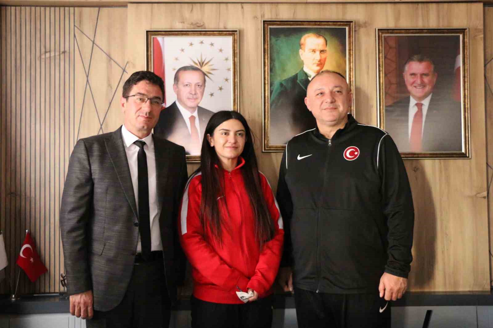 Niğdeli sporcu İşitme Engelliler Taekwondo Milli Takım Seçmeleri’nde 2’inci oldu