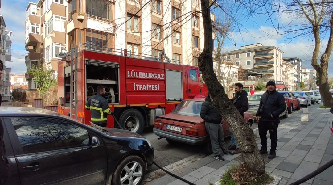 Metruk binada yangın
