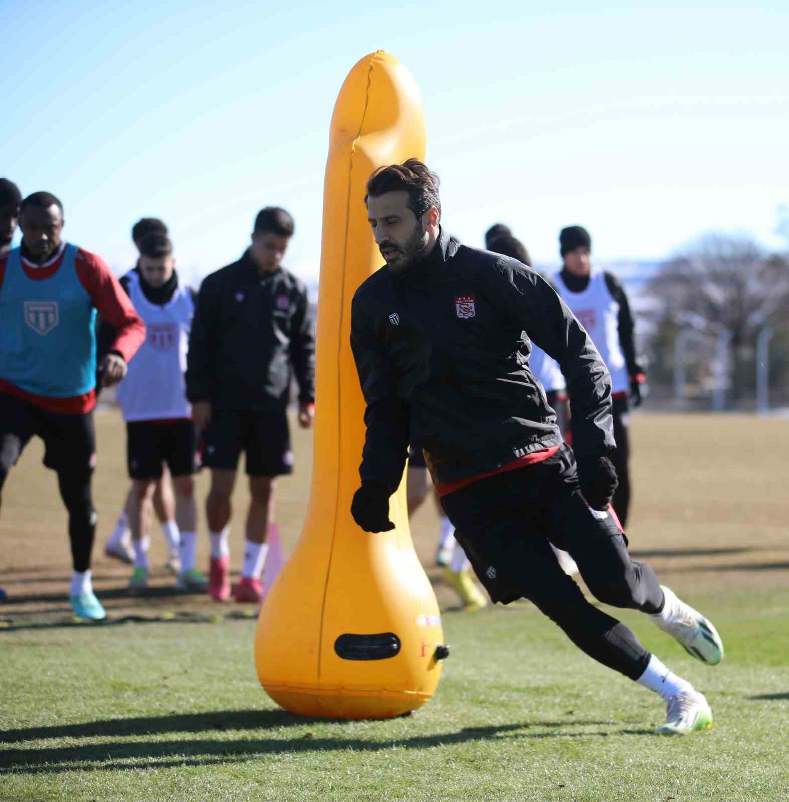 Sivasspor, Ankarag&uuml;c&uuml; ma&ccedil;ı hazırlıklarını s&uuml;rd&uuml;rd&uuml;
