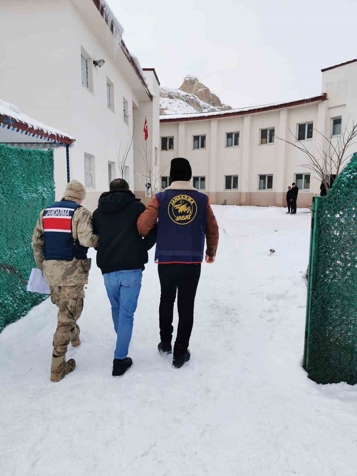 Ağrı’da 10 yıl hapis cezası bulunan firari yakalandı