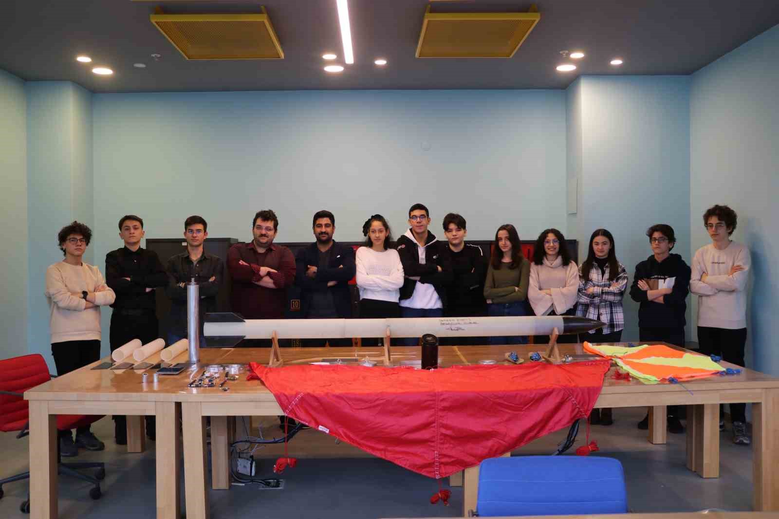 Lise öğrencileri yaptıkları roketle Rize’yi temsil edecekler