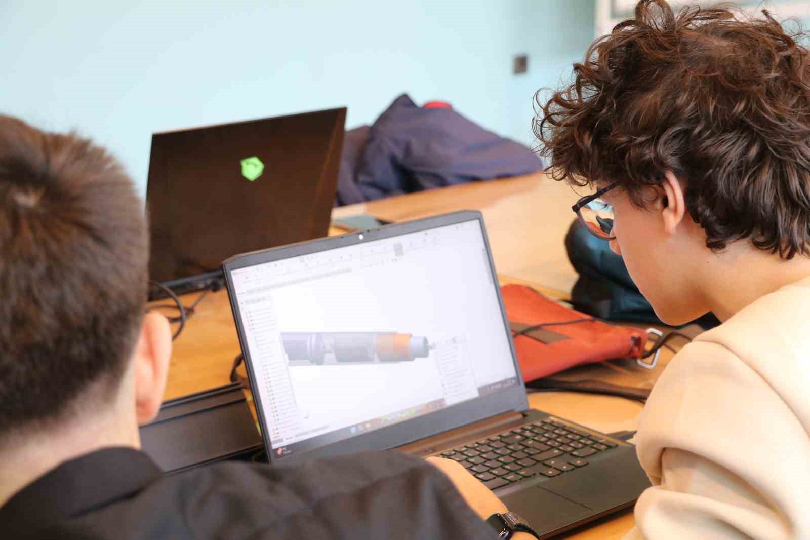 Lise öğrencileri yaptıkları roketle Rize’yi temsil edecekler