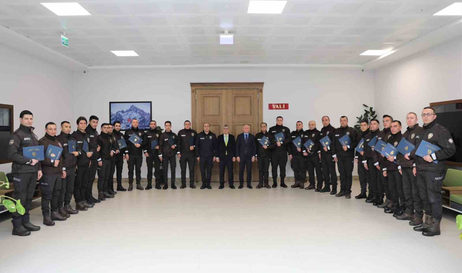 Vali Çelik’ten mahalle bekçilerine teşekkür belgesi