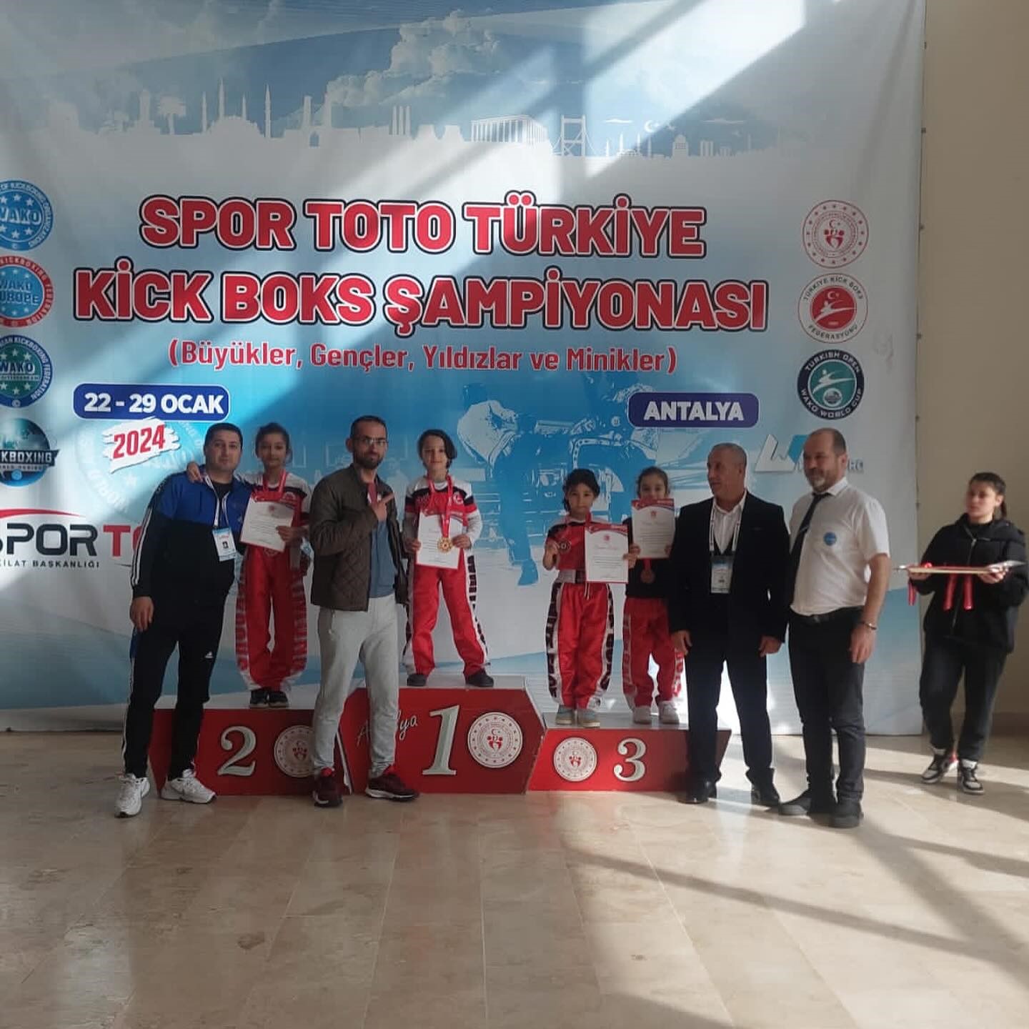Niğdeli sporcular Kick Boks Türkiye Şampiyonası’ndan 5 madalya ile döndü
