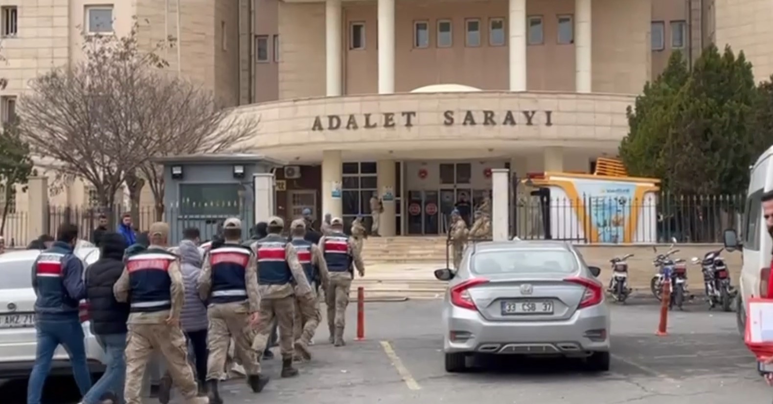Şanlıurfa’da Narkogüç-3 Operasyonu: 25 şüpheli yakalandı
