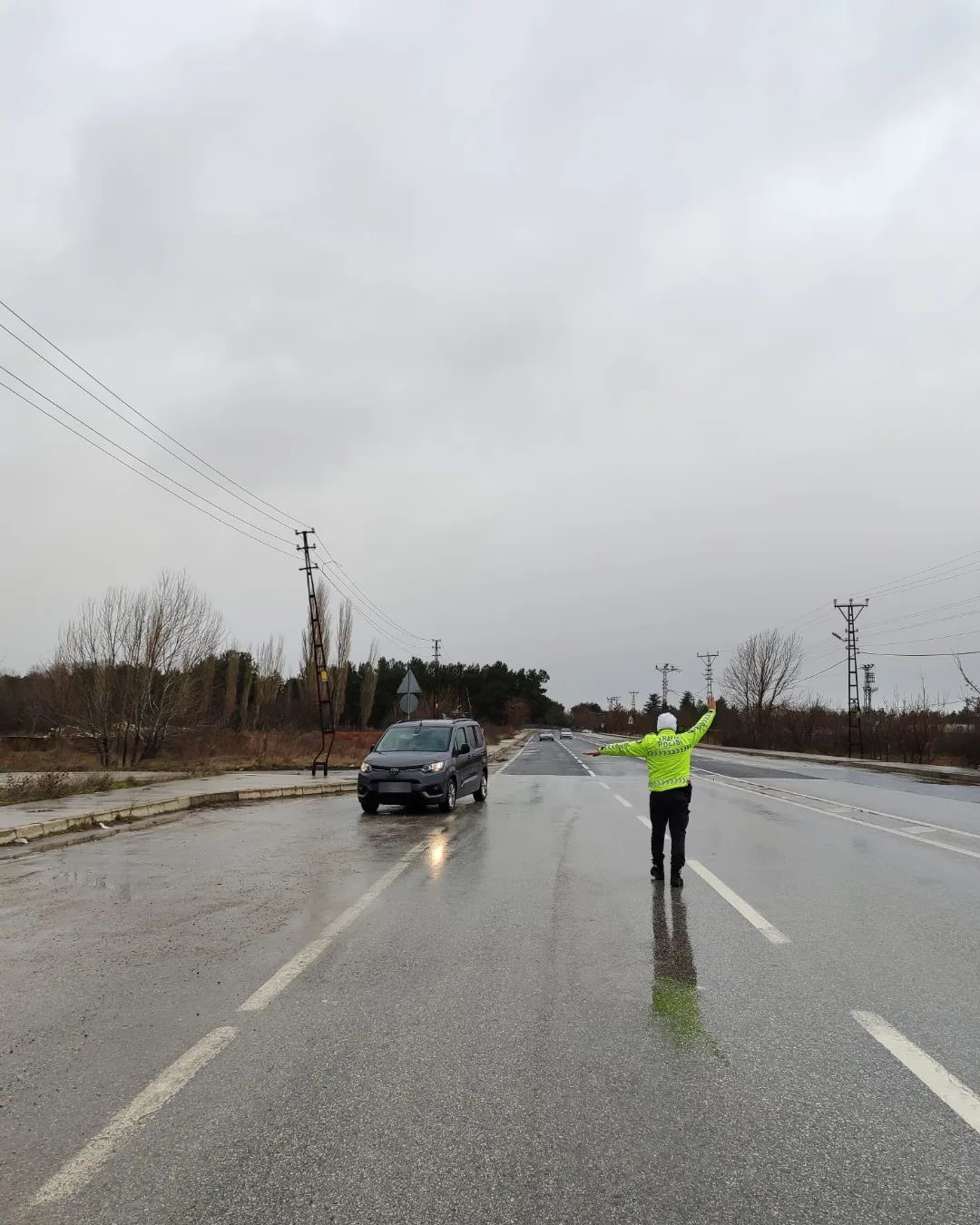 Kırklareli&rsquo;nde trafik denetimi: 17 ara&ccedil; trafikten men edildi
