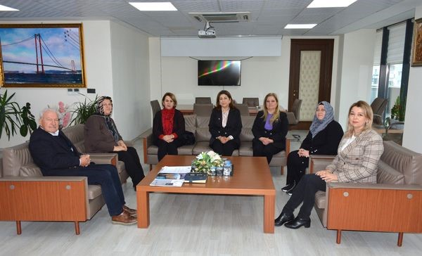 AK Parti İl Kadın Kolları Y&ouml;netimi, Başkan Yılmaz&rsquo;la bir araya geldi
