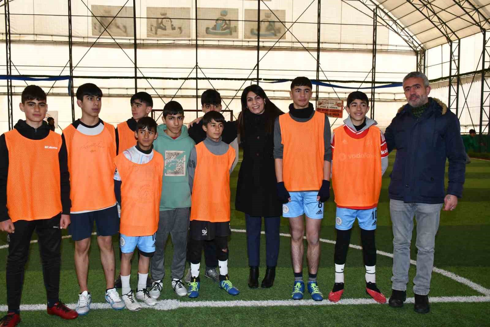 Ağrı’da öğrenciler ara tatilde futbol heyecanı yaşadı