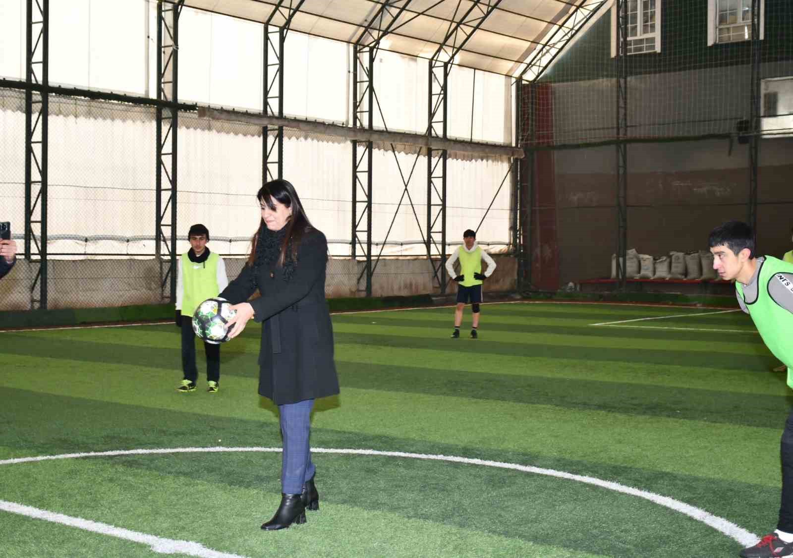 Ağrı’da öğrenciler ara tatilde futbol heyecanı yaşadı