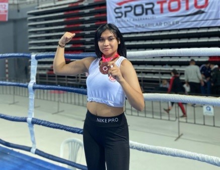 Türkiye Kickboks Şampiyonası’nda Ayşegül Arslanlı Özdemir’den bronz madalya