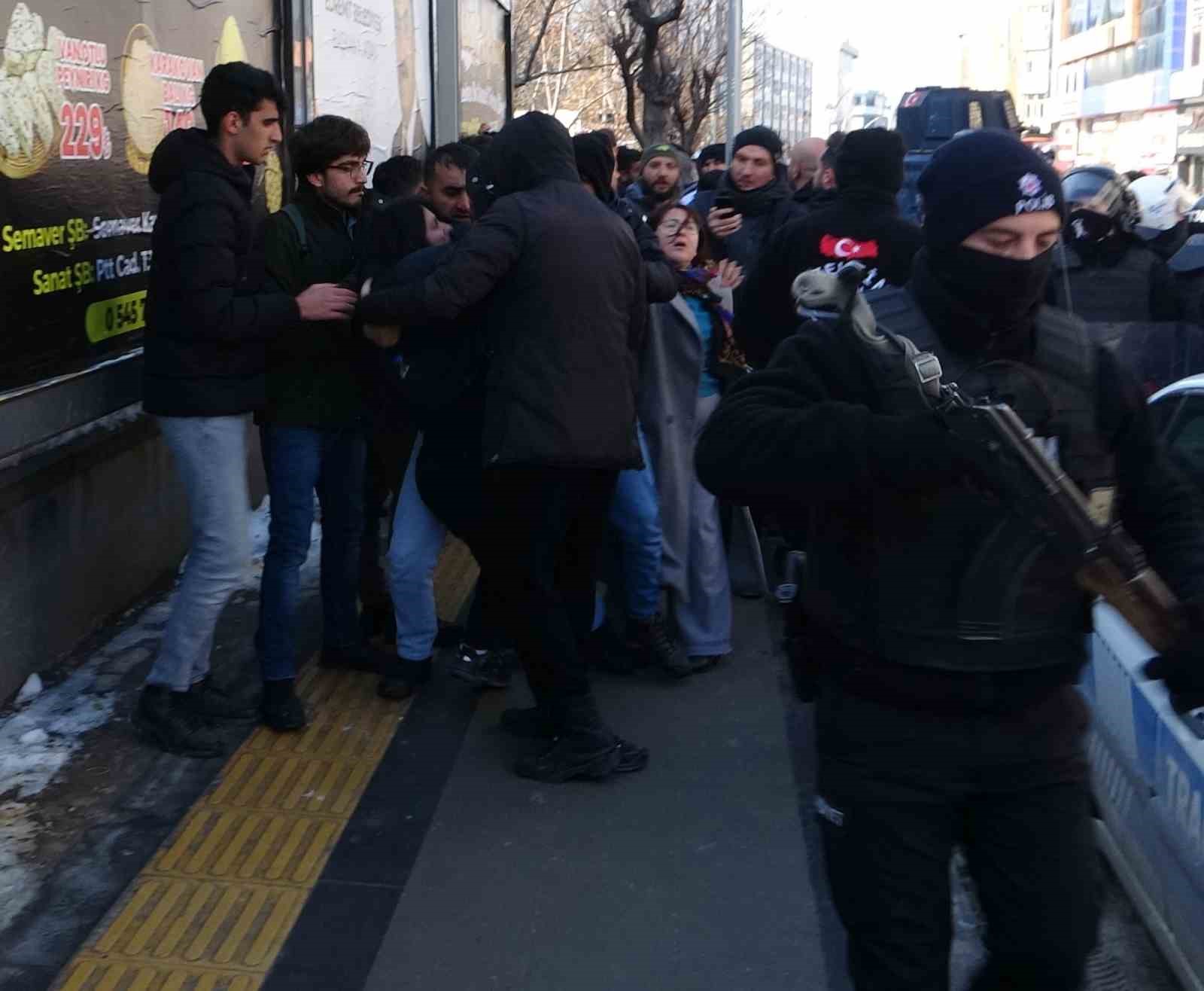 Van&rsquo;da 1 Şubat y&uuml;r&uuml;y&uuml;ş&uuml;nde arbede: 2 g&ouml;zaltı
