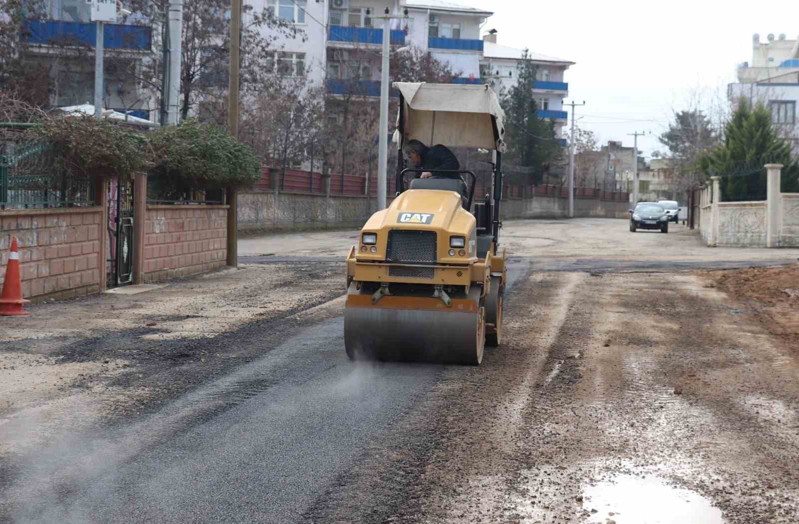 Siirt’te asfalt ve yama çalışmaları sürüyor