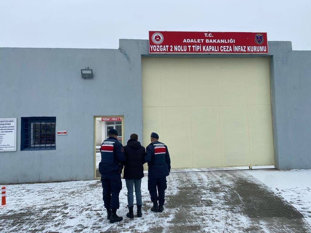 Yozgat’ta 14 firari hükümlü yakalanarak cezaevine teslim edildi
