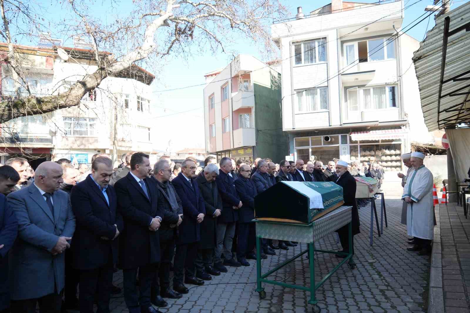 Kocaeli ve Balıkesir protokolü cenazede buluştu