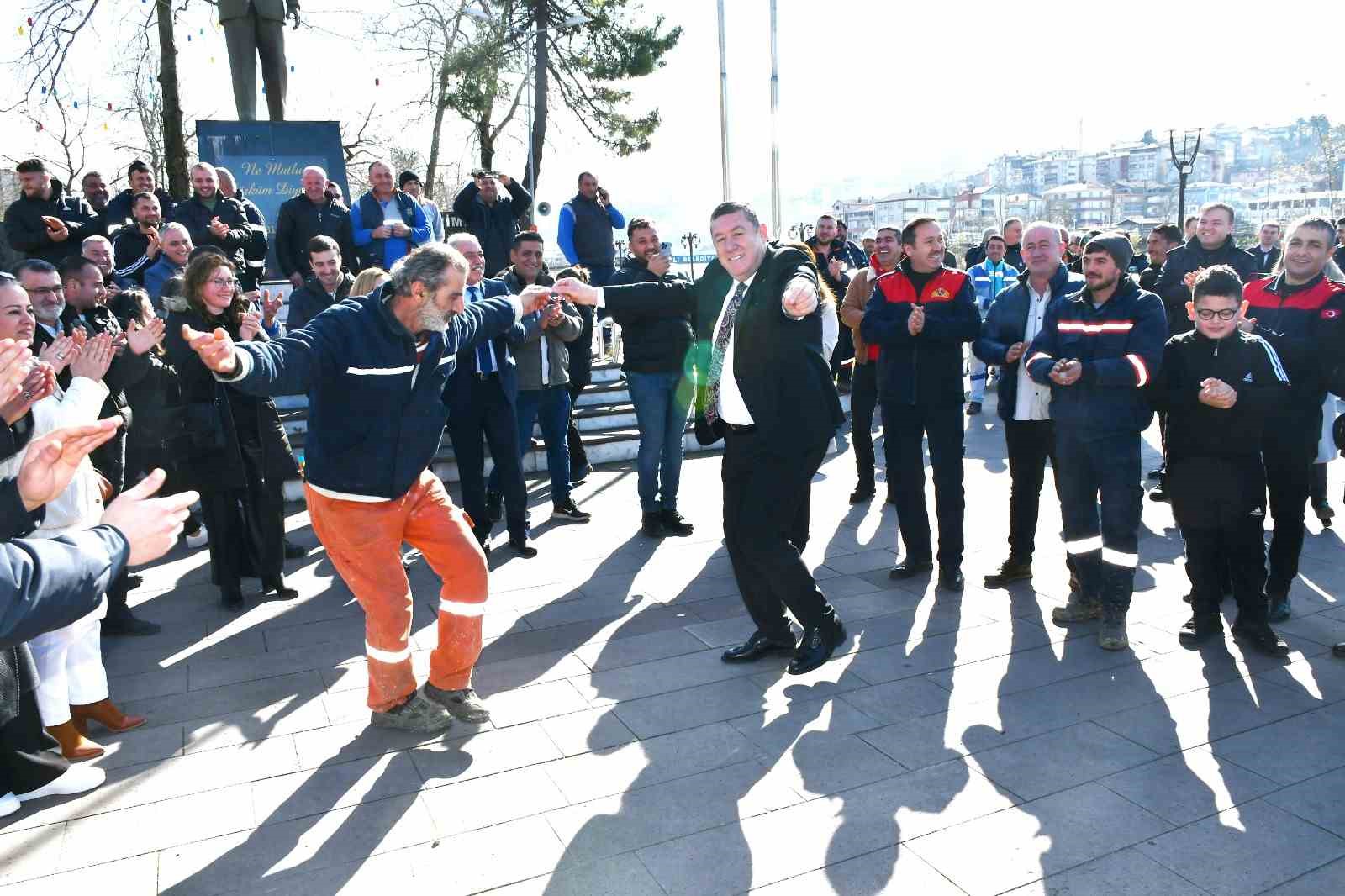 Başkan Tekin&rsquo;den iş&ccedil;iye y&uuml;zde 90 zam
