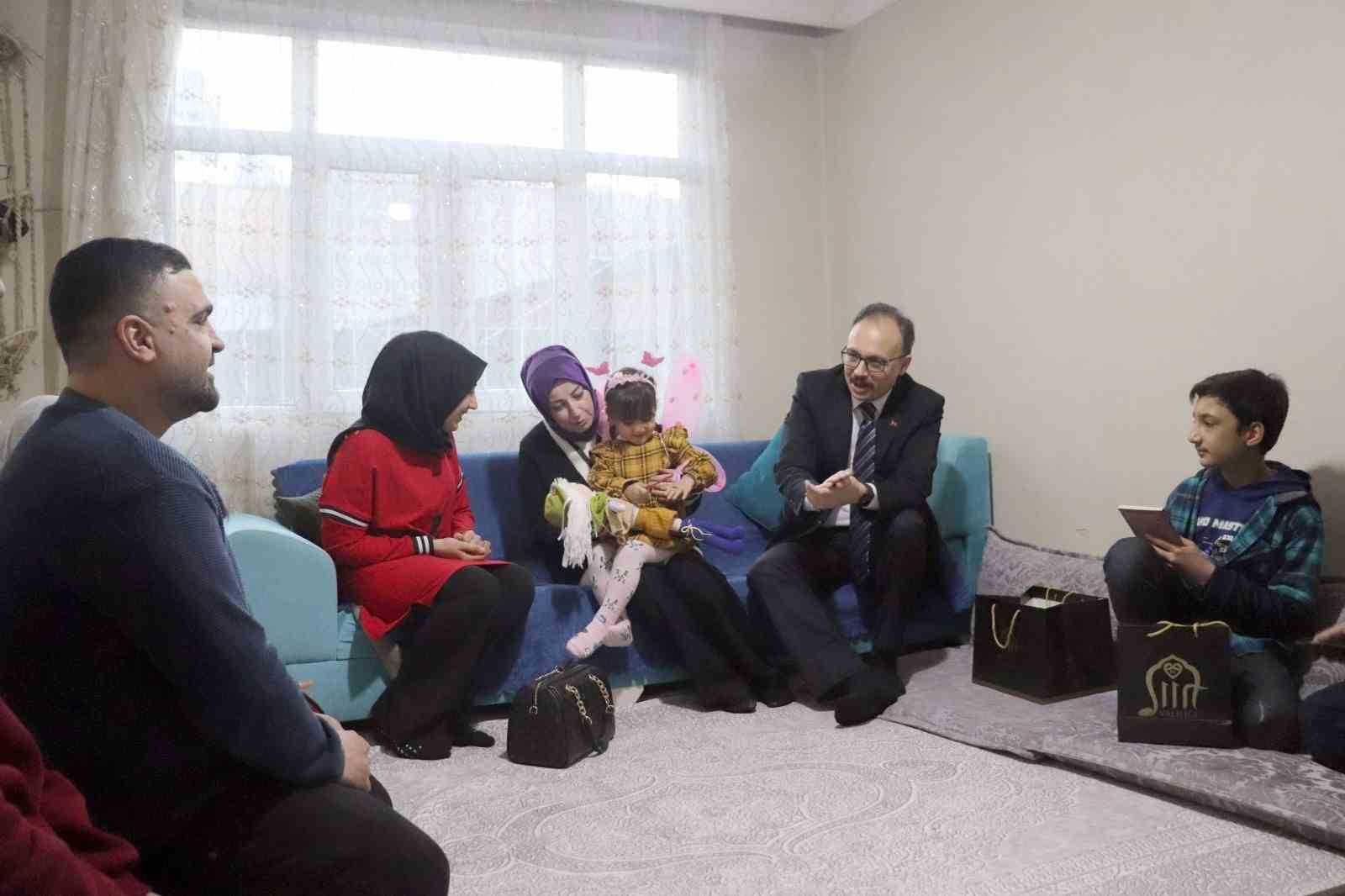 Siirt Valisi Kızılkaya, 3 yaşındaki minik Ecrin’in davetini geri çevirmedi