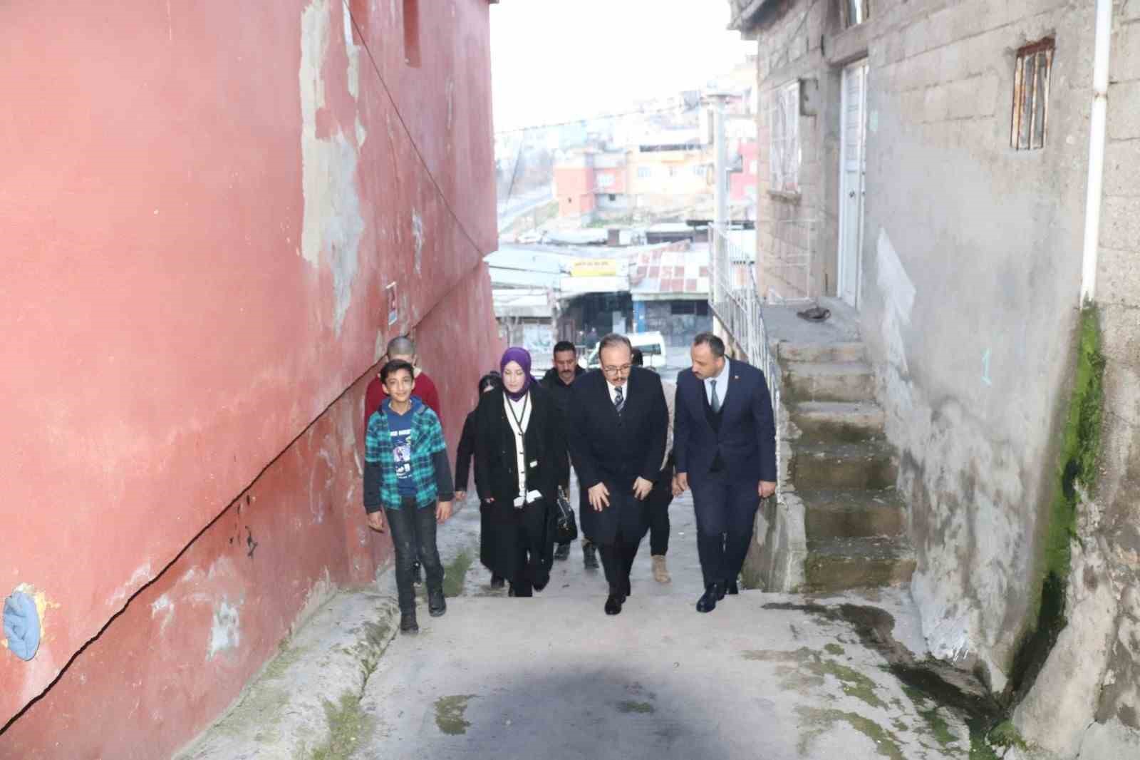 Siirt Valisi Kızılkaya, 3 yaşındaki minik Ecrin&rsquo;in davetini geri &ccedil;evirmedi
