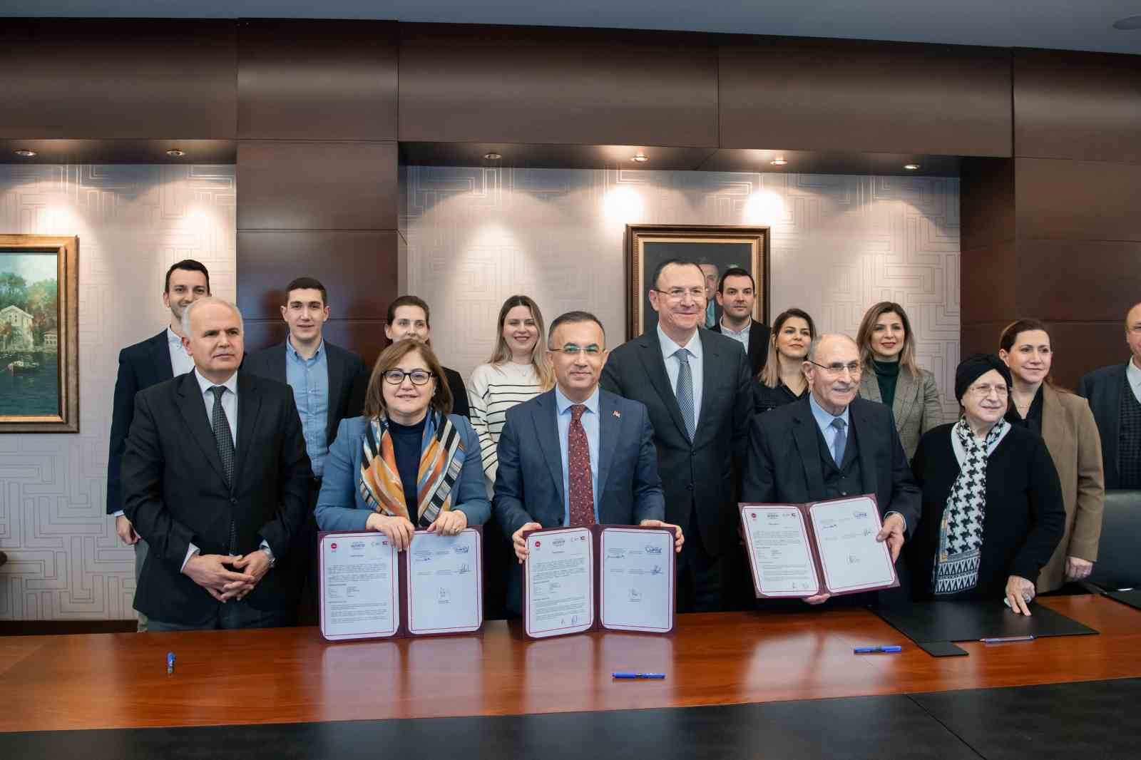 Top&ccedil;uoğlu ailesinden Gaziantep ve Kilis&rsquo;e iki &ouml;nemli eser
