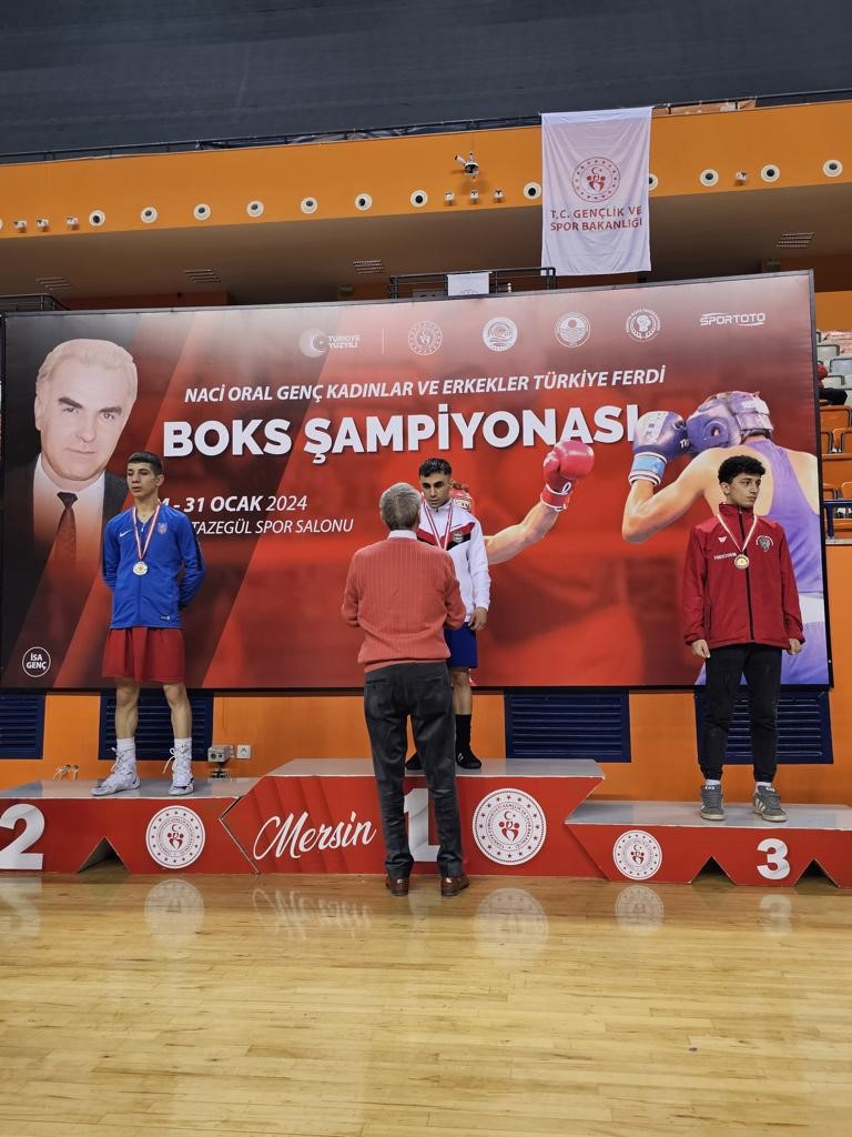 Nazilli Belediyespor boksörü Türkiye şampiyonu oldu
