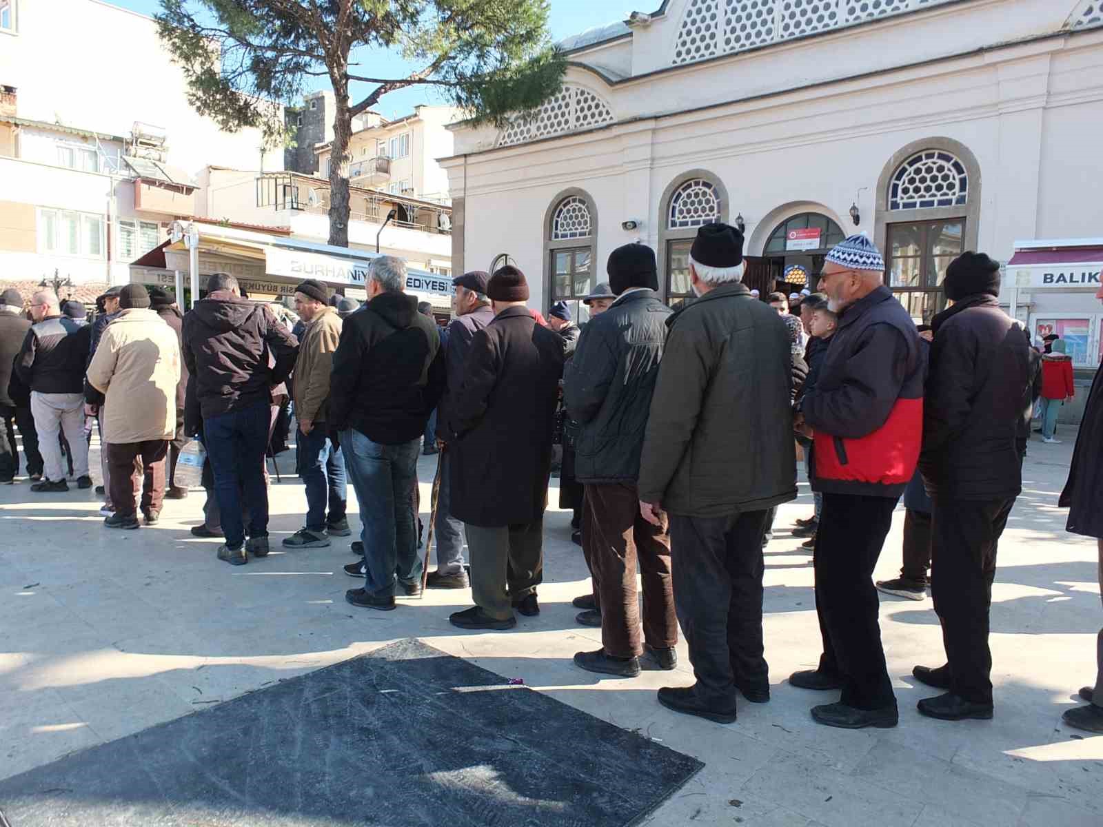 Burhaniye’de umrecilere coşkulu uğurlama