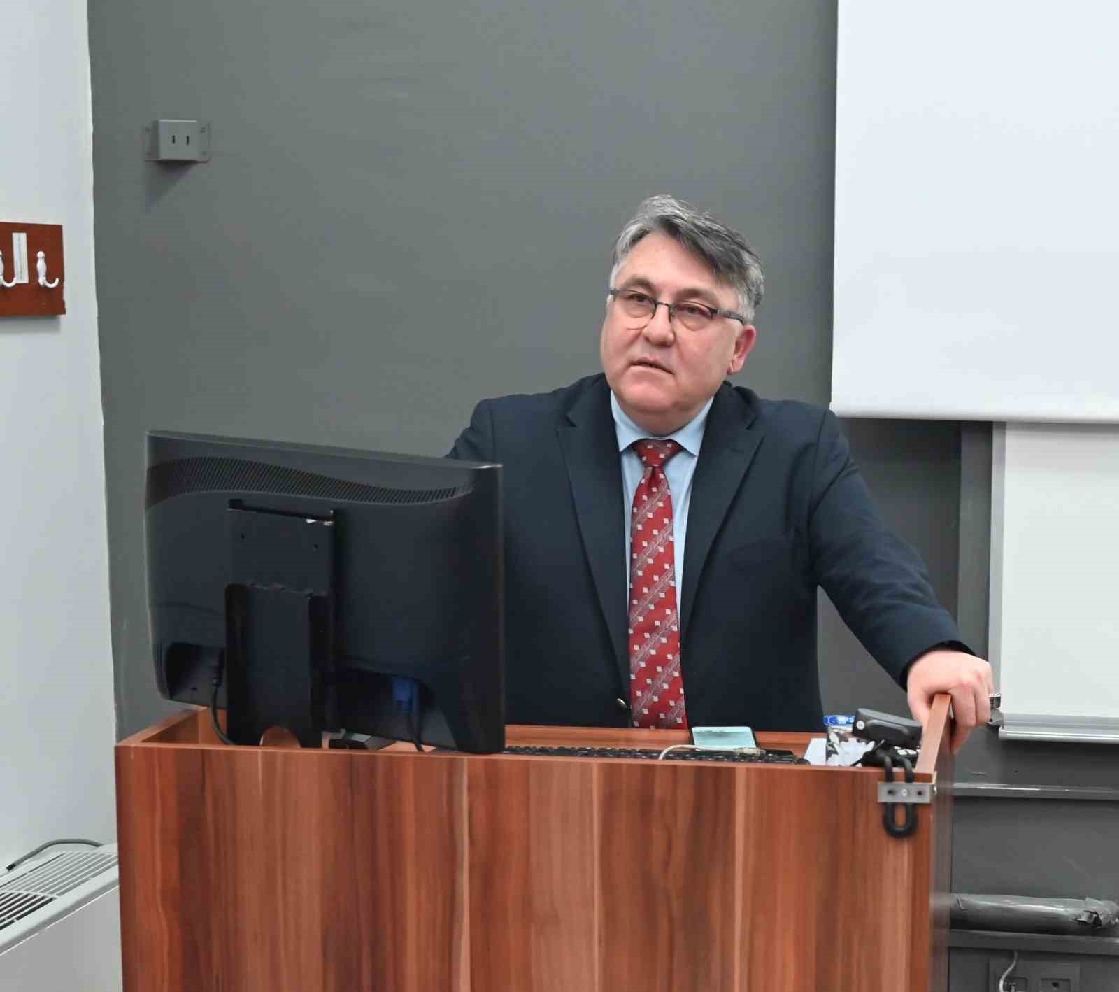 Rekt&ouml;r &Ouml;z&ouml;l&ccedil;er, Fen Fak&uuml;ltesinin Akademik Genel Kurul Toplantısına katıldı
