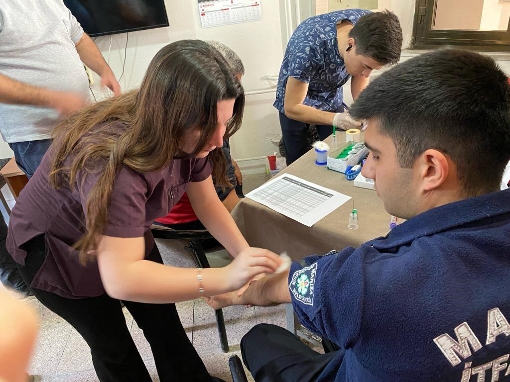 Salihli’de personeller sağlık taramasından geçti