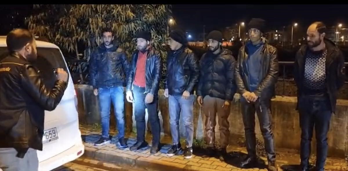 Osmaniye’de 12 düzensiz göçmen yakalandı, organizatör yakalandı
