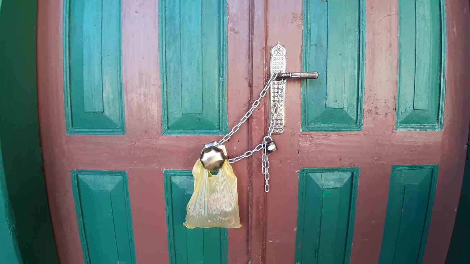 Geçen hafta açılan cami yeniden kapandı: Cuma namazına gelenler geri döndü
