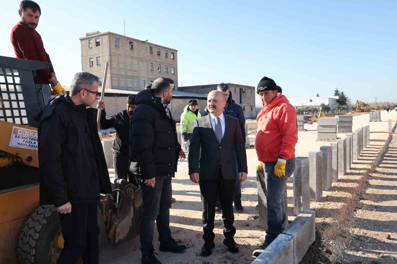 Vali Varol, deprem konutlarını inceledi
