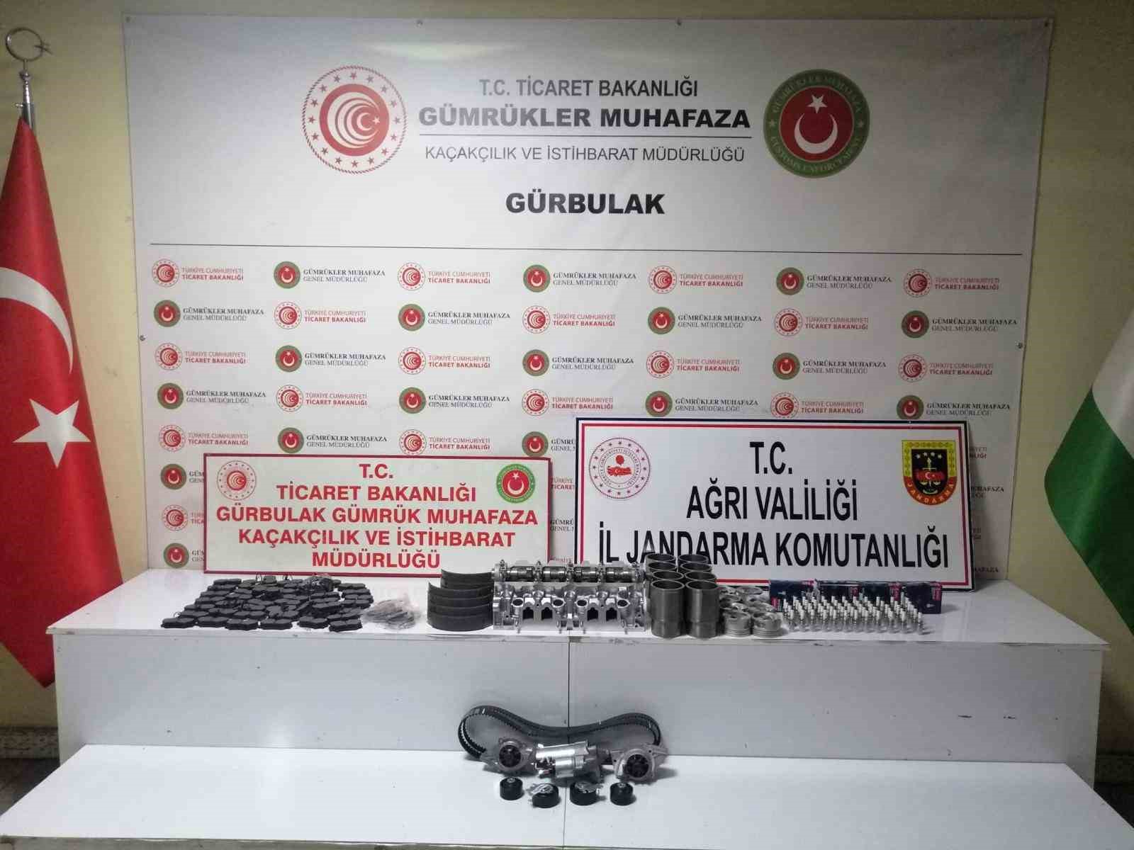 Ağrı’da gümrük kaçağı araba parçaları ele geçirildi