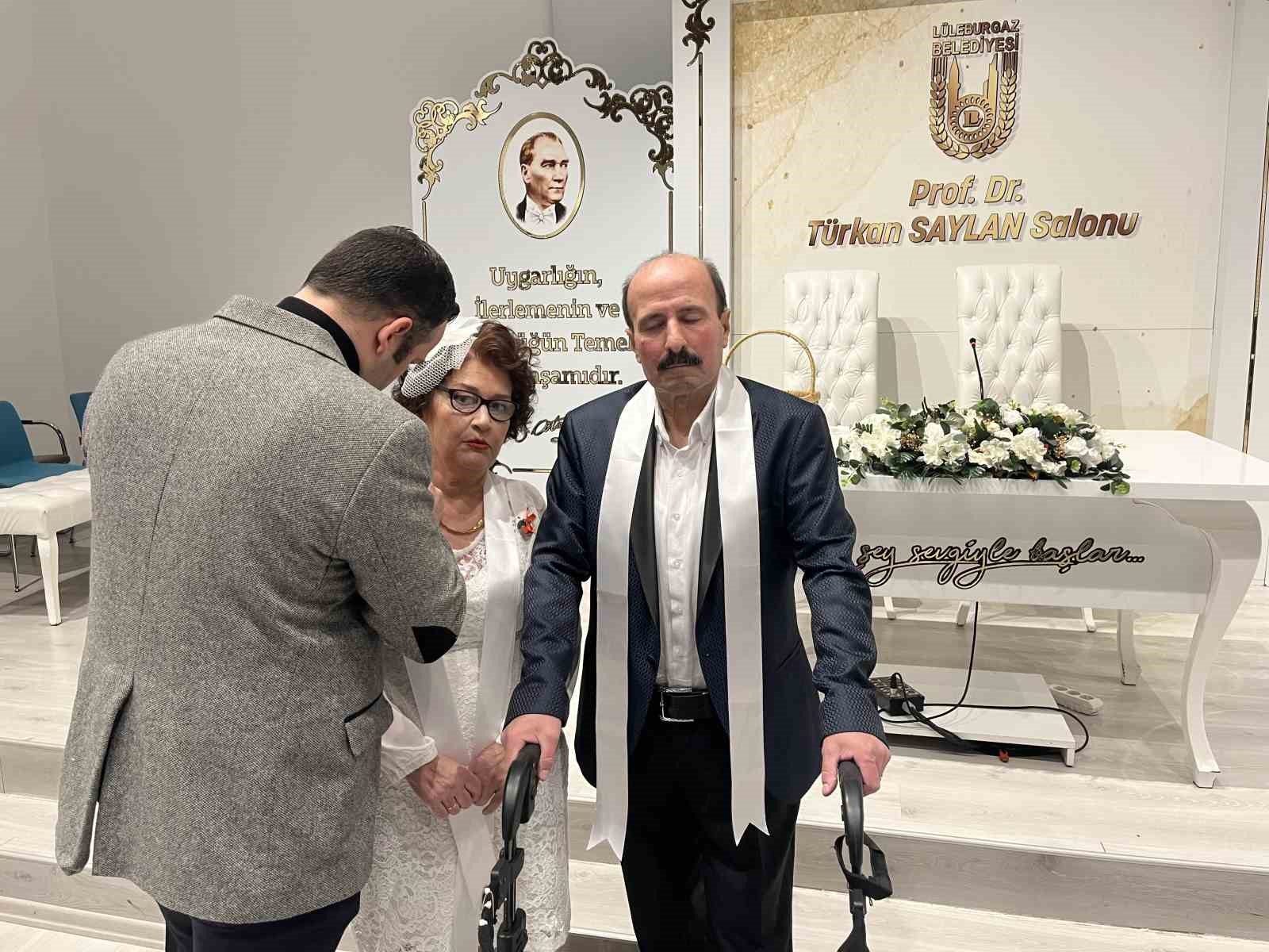 Aşkı huzur evinde buldular: Yaşları engel olmadı
