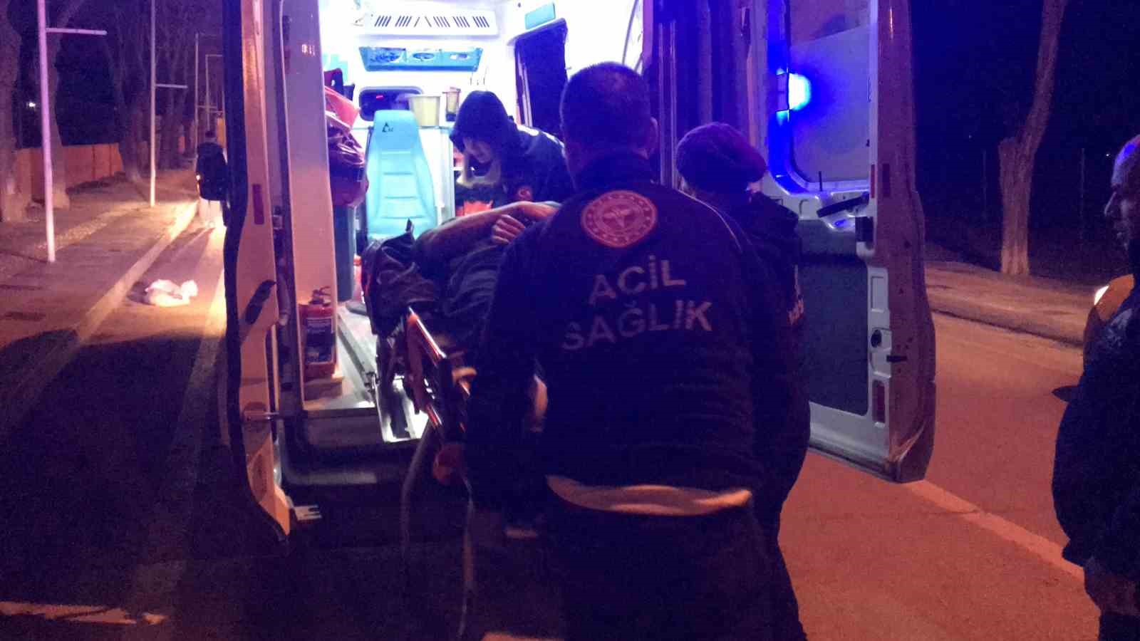 Edirne&rsquo;de motosikletten d&uuml;şen 2 kişi yaralandı
