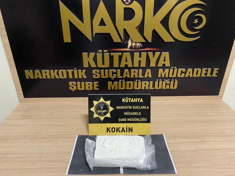 Kütahya’da kemerinde uyuşturucu ele geçirilen yolcu tutuklandı
