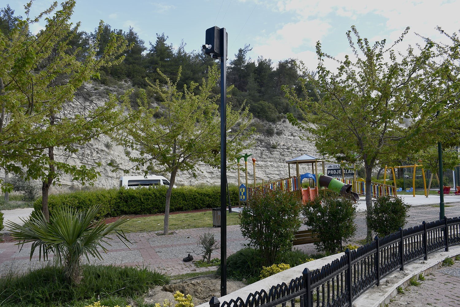 Kuşadası Belediyesi parkları güvenlik kamerası ile donatıyor
