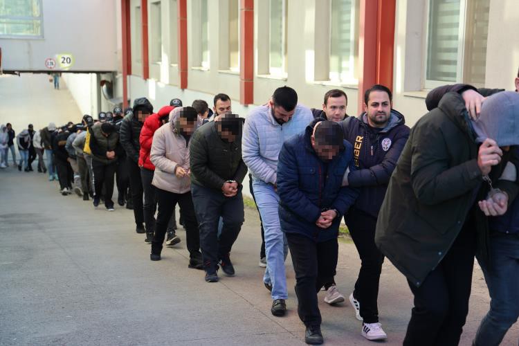 Adana’da “SİBERGÖZ-21” operasyonunda yakalanan 21 kişi tutuklandı

