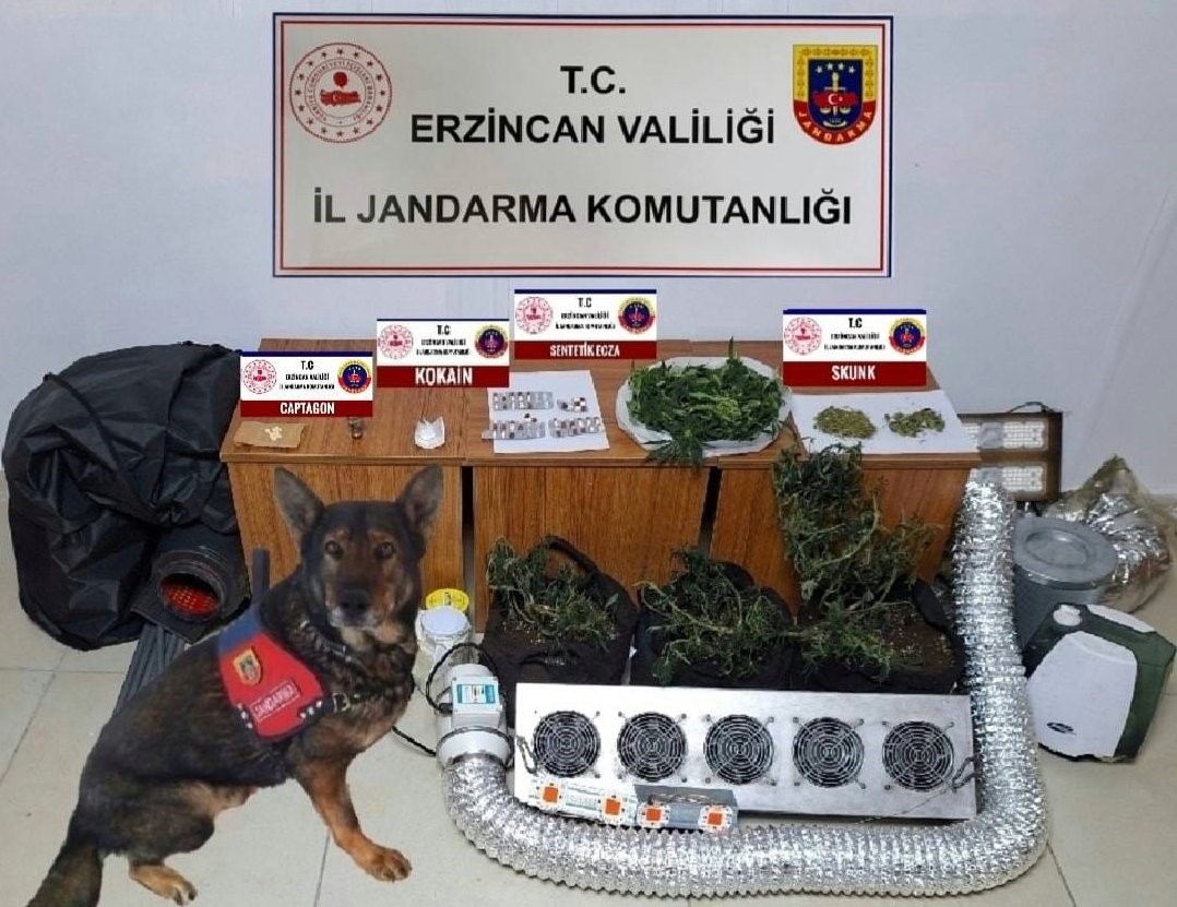 Erzincan&rsquo;da bin 96 adet kaleşnikof mermisi ve 3 adet şarj&ouml;r ele ge&ccedil;irildi
