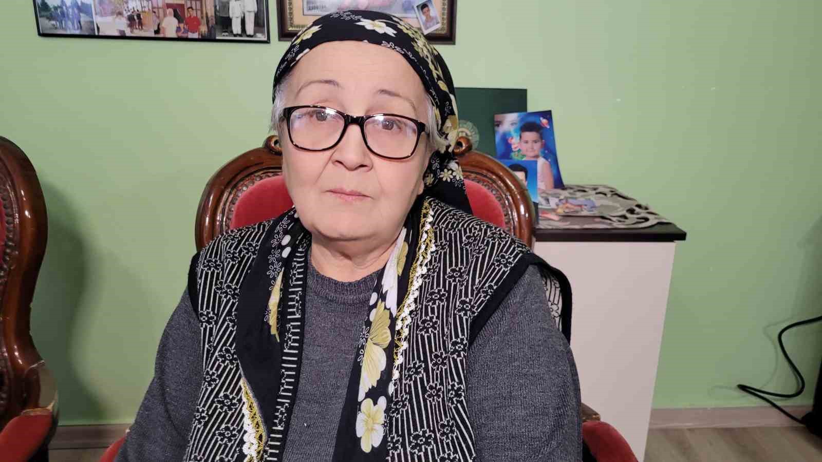 Yatalak babalarını bırakmayınca ikinci depremde t&uuml;m aile can verdi
