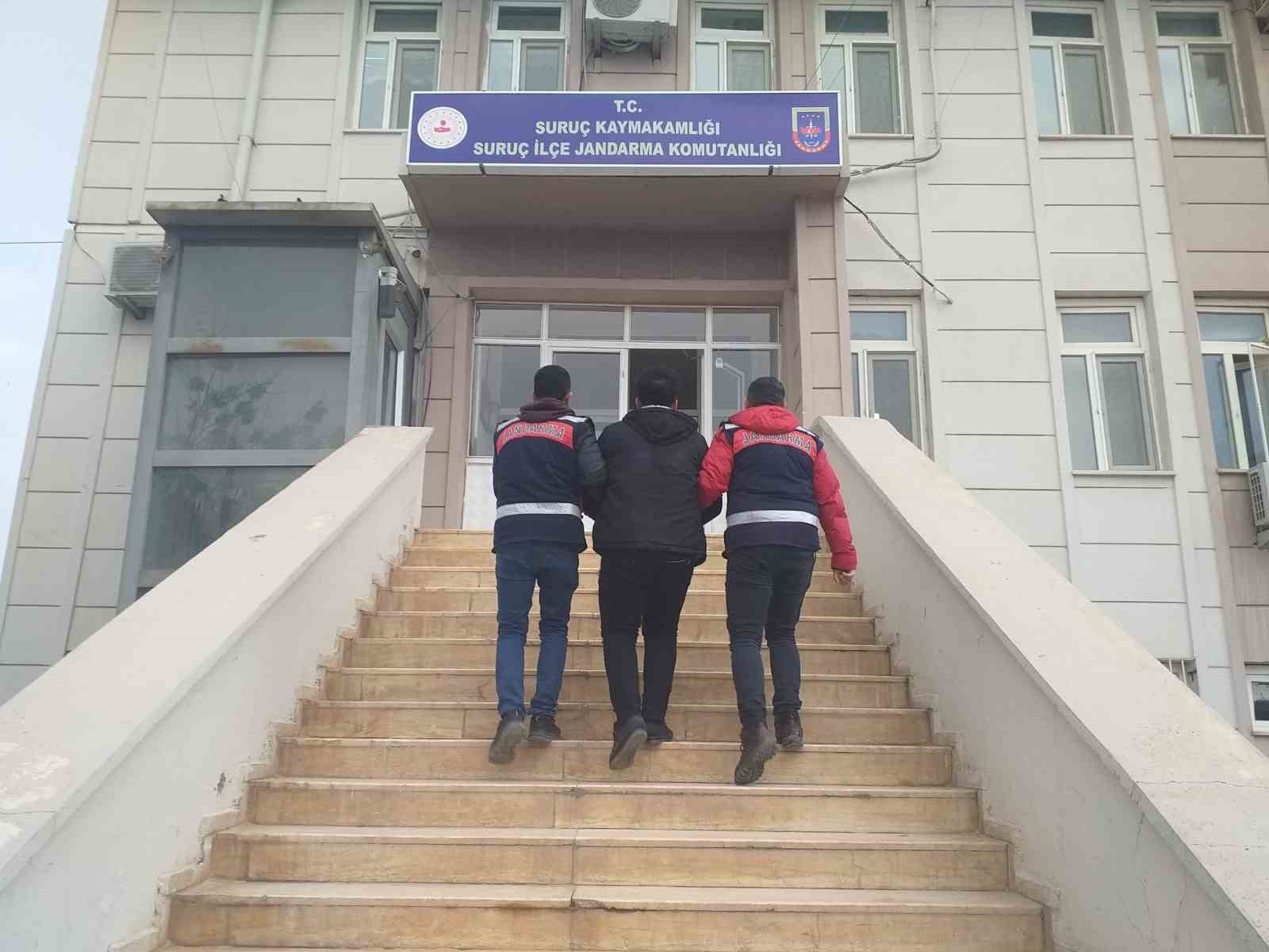 Şanlıurfa merkezli DEAŞ operasyonu: 8 g&ouml;zaltı
