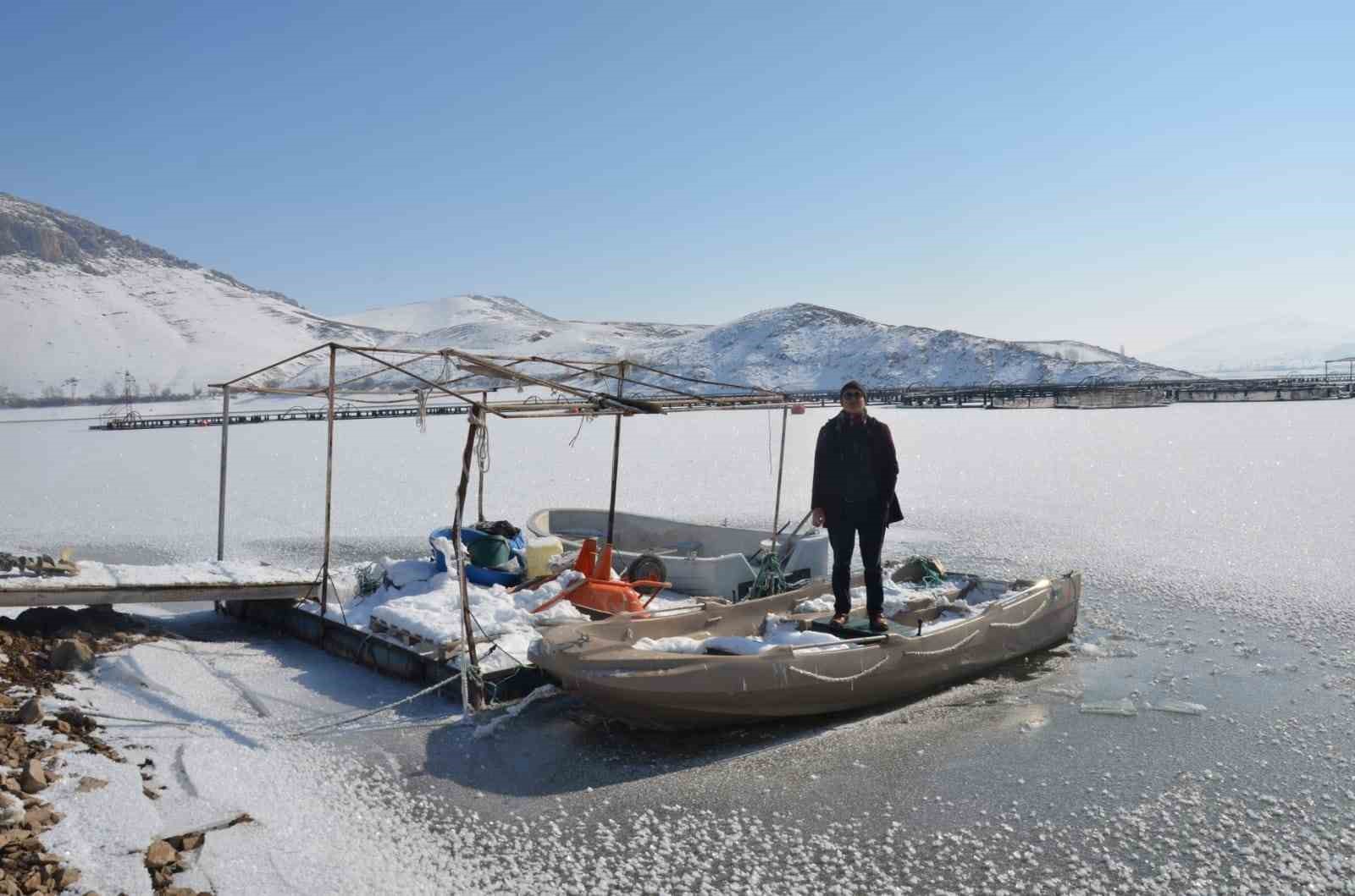 Erzincan&rsquo;da soğuk havanın etkisiyle barajlar dondu
