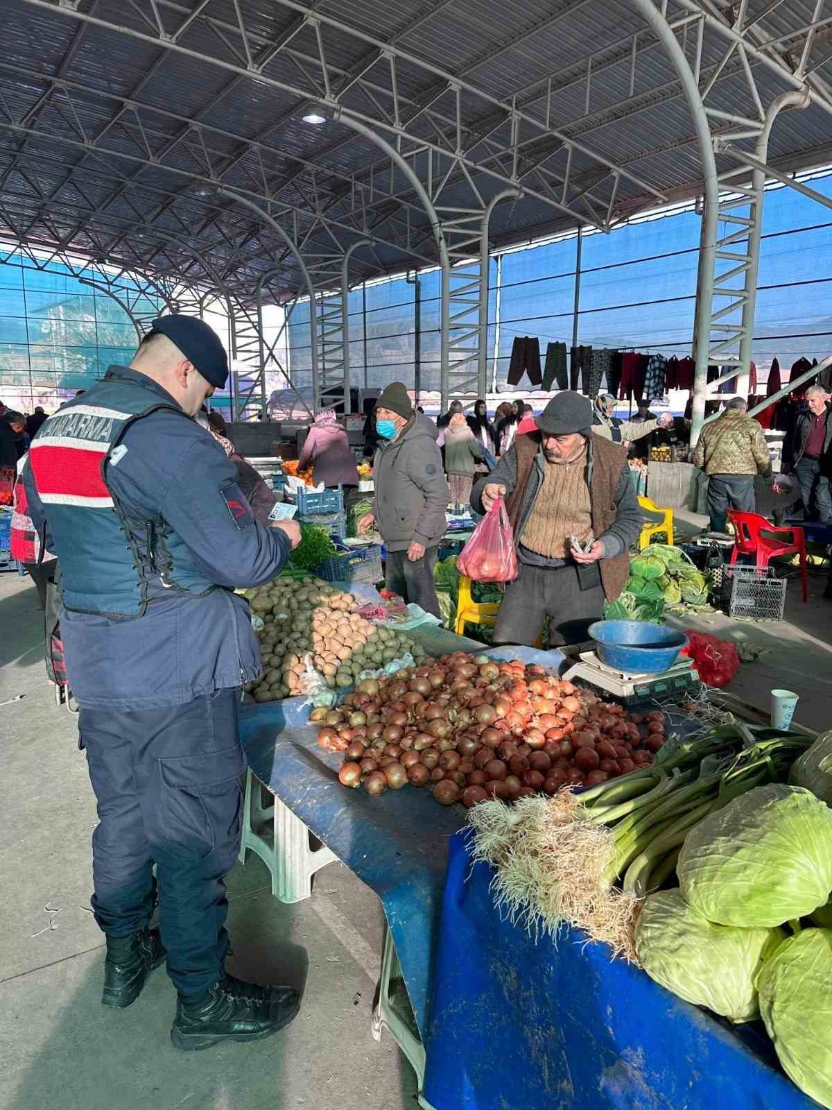 Jandarma ekipleri Çineli vatandaşları bilgilendirdi
