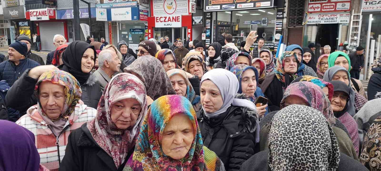 Umre yolcuları dualarla uğurlandı
