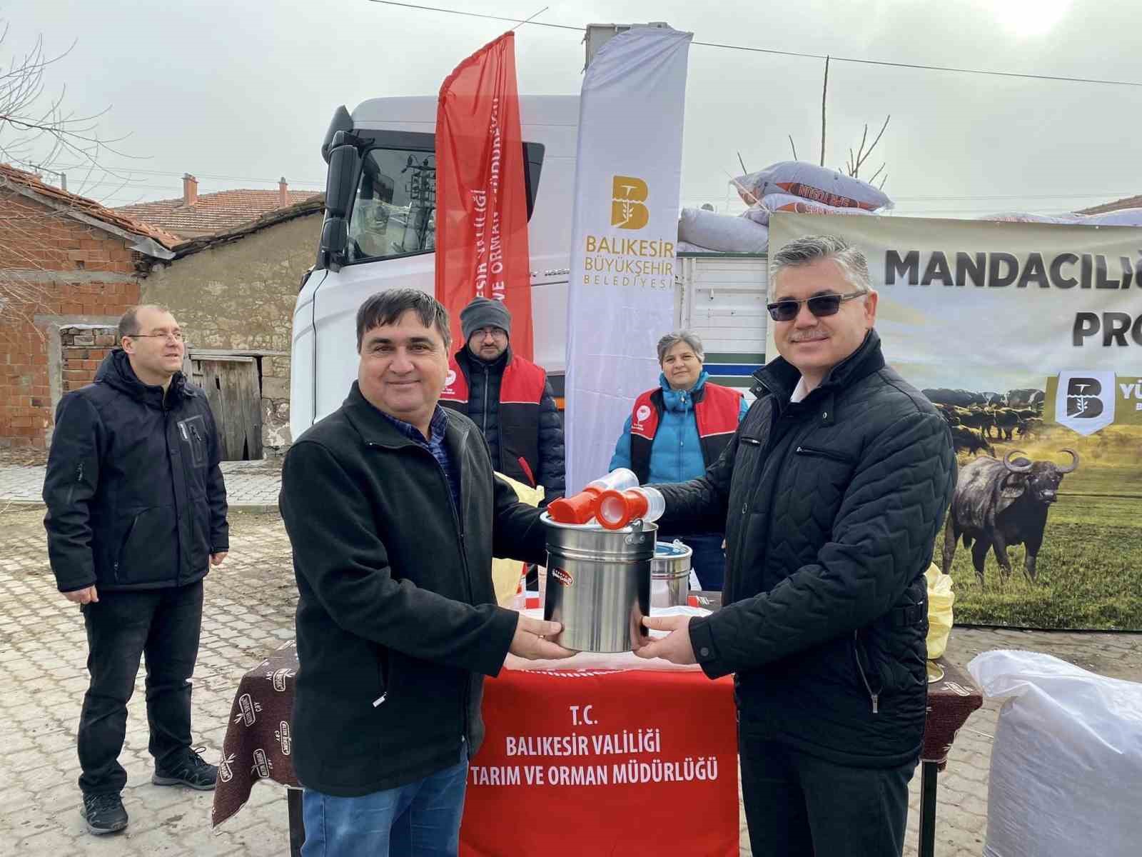 Balıkesir&rsquo;de 162 manda &uuml;reticisine destek
